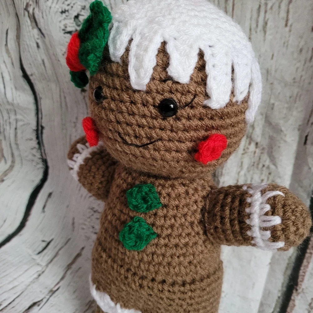 New Gingerbread Girl Christmas Amigurumi Decor - Picture 13 of 16